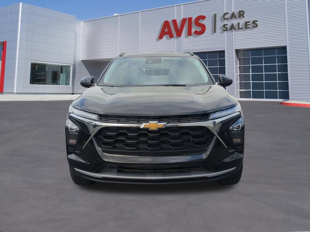 Used 2025 Chevrolet Trax LT w/ LT Convenience Package FWD image 2