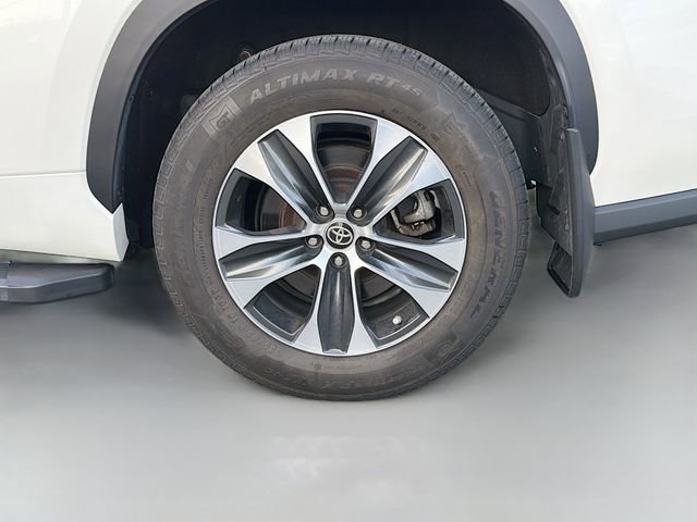Used 2021 Toyota Highlander XLE image 28