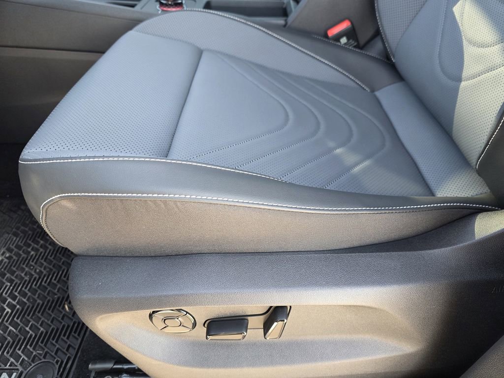 New 2026 Volkswagen Tiguan SE image 17