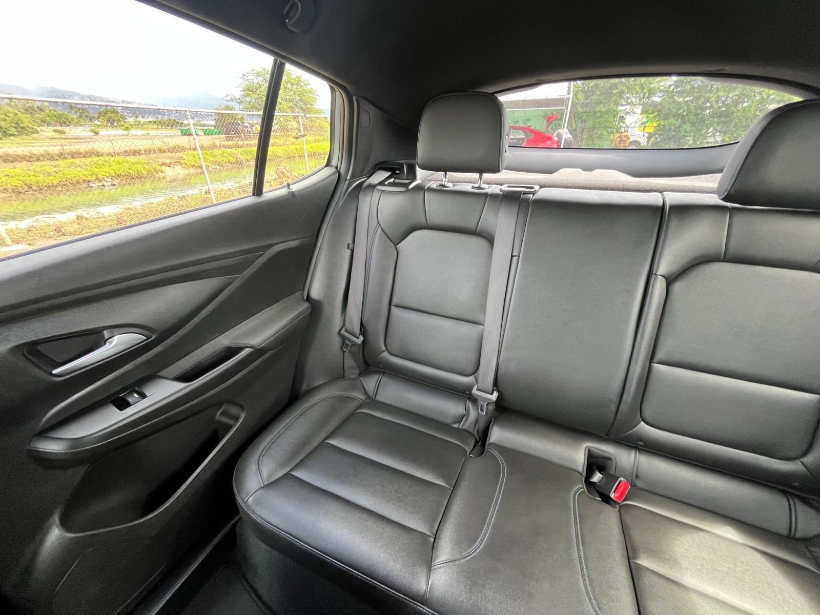 Used 2025 Buick Envista Sport Touring image 38