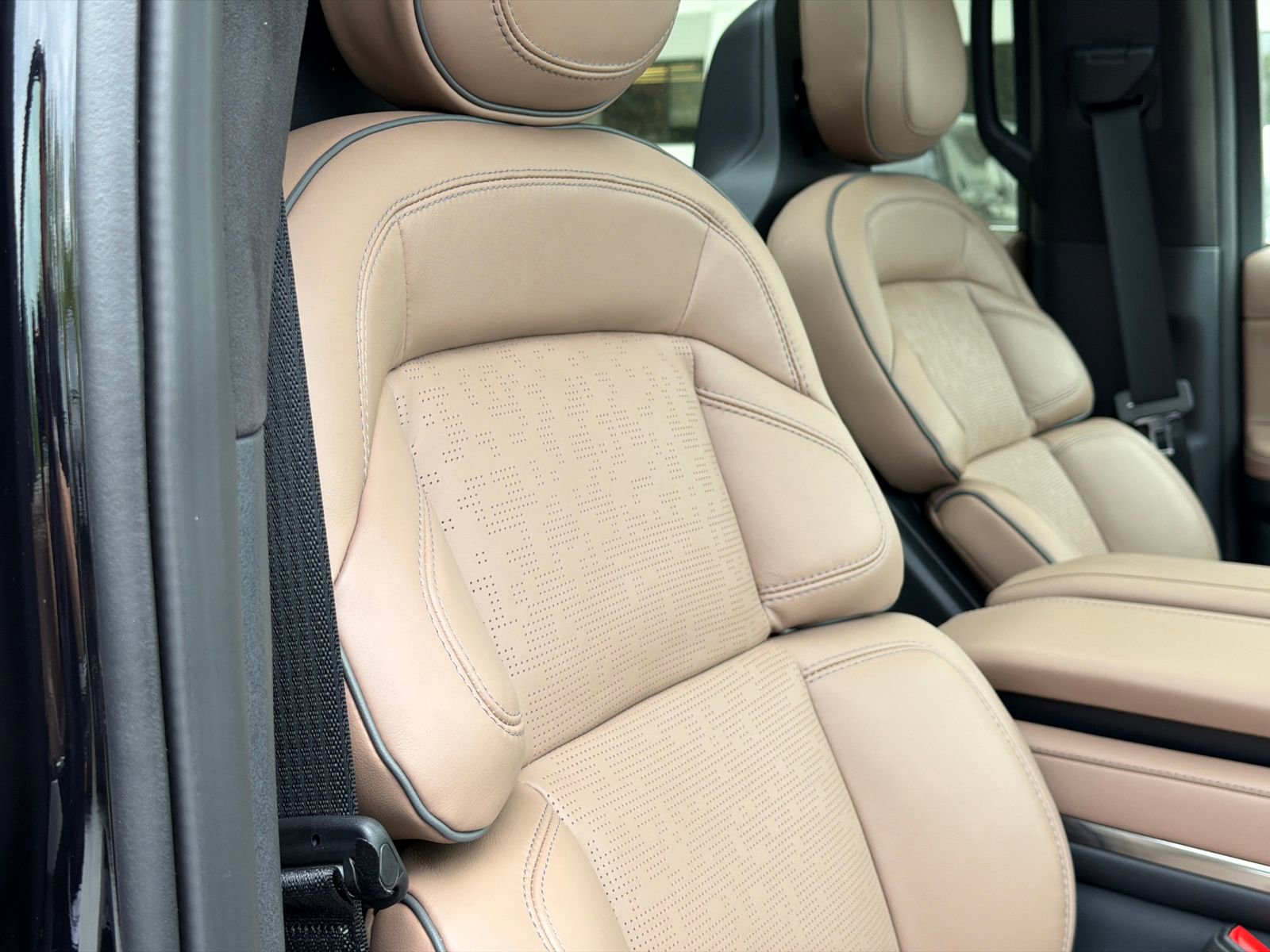 New 2026 Lincoln Navigator L Black Label AWD/4WD image 12