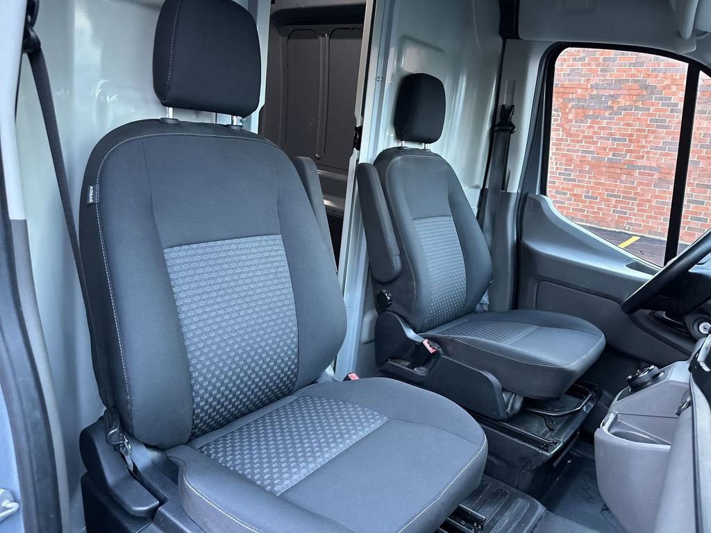 Used 2022 Ford E-Transit 148 High Roof Extended image 28