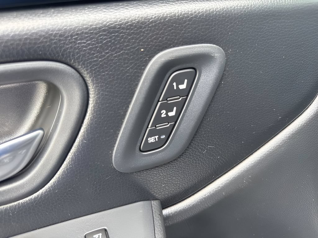 Used 2025 Honda Pilot TrailSport image 11