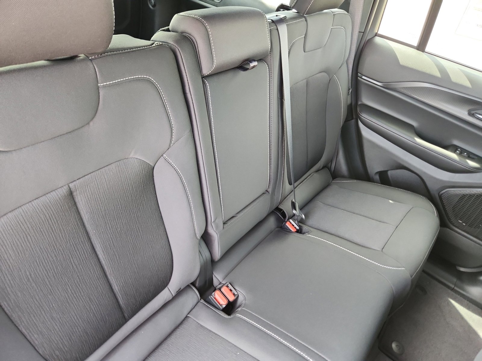 New 2025 Jeep Grand Cherokee Laredo X w/ Luxury Tech Group I AWD/4WD image 19
