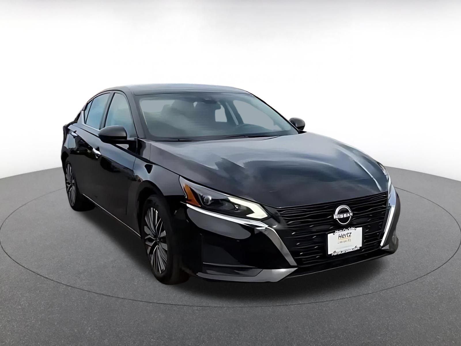Used 2025 Nissan Altima 2.5 SV FWD image 3