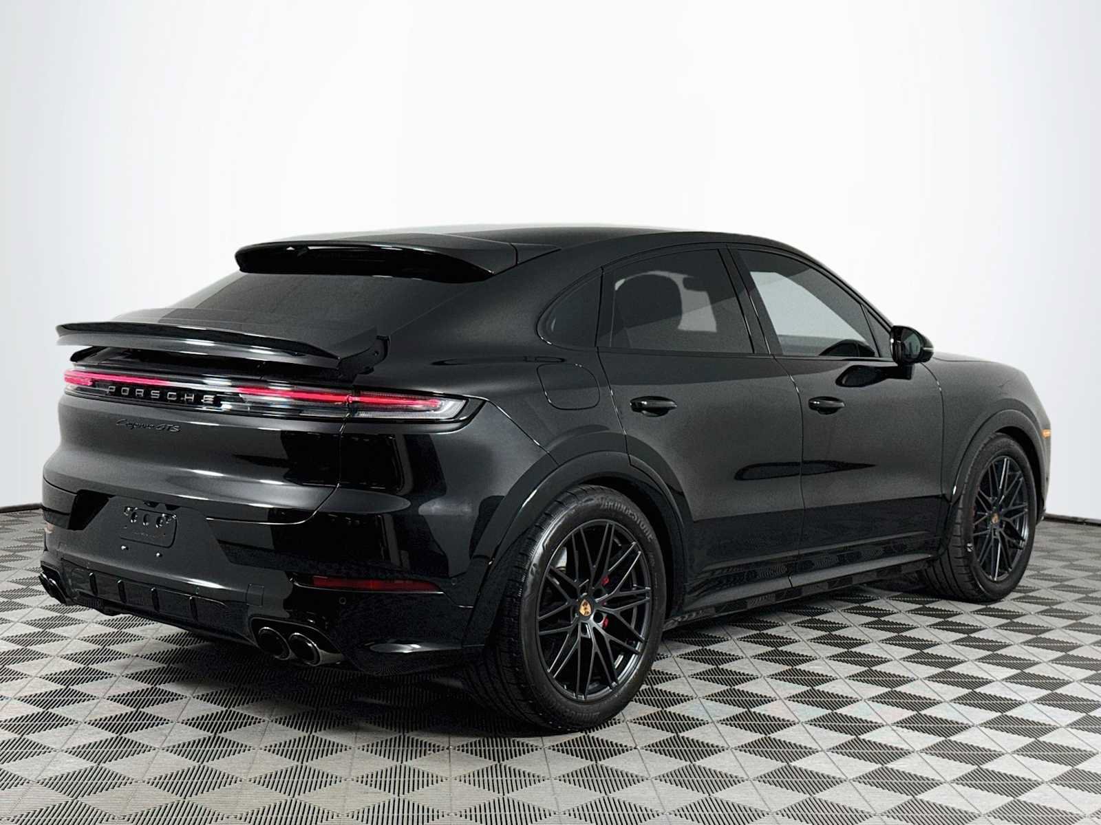Used 2025 Porsche Cayenne GTS AWD/4WD image 5
