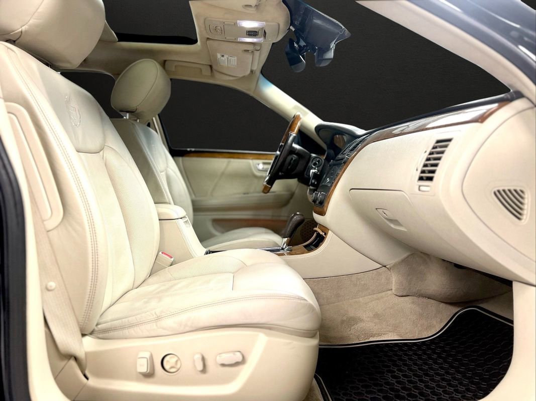 Used 2011 Cadillac DTS Platinum image 22