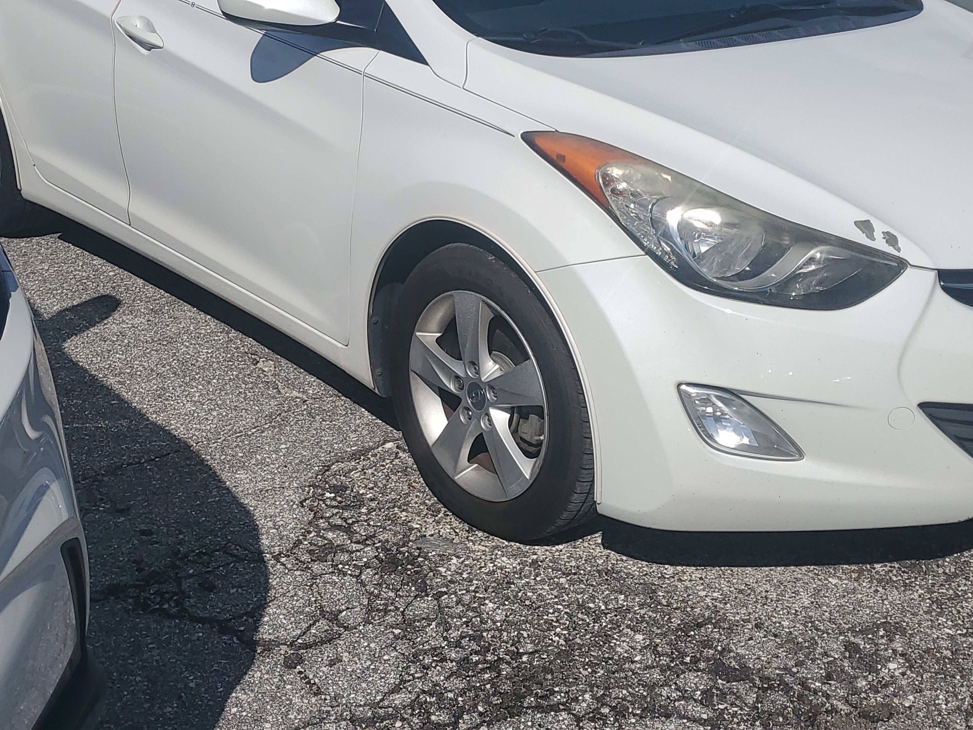 Used 2013 Hyundai Elantra GLS w/ Preferred Pkg FWD image 2