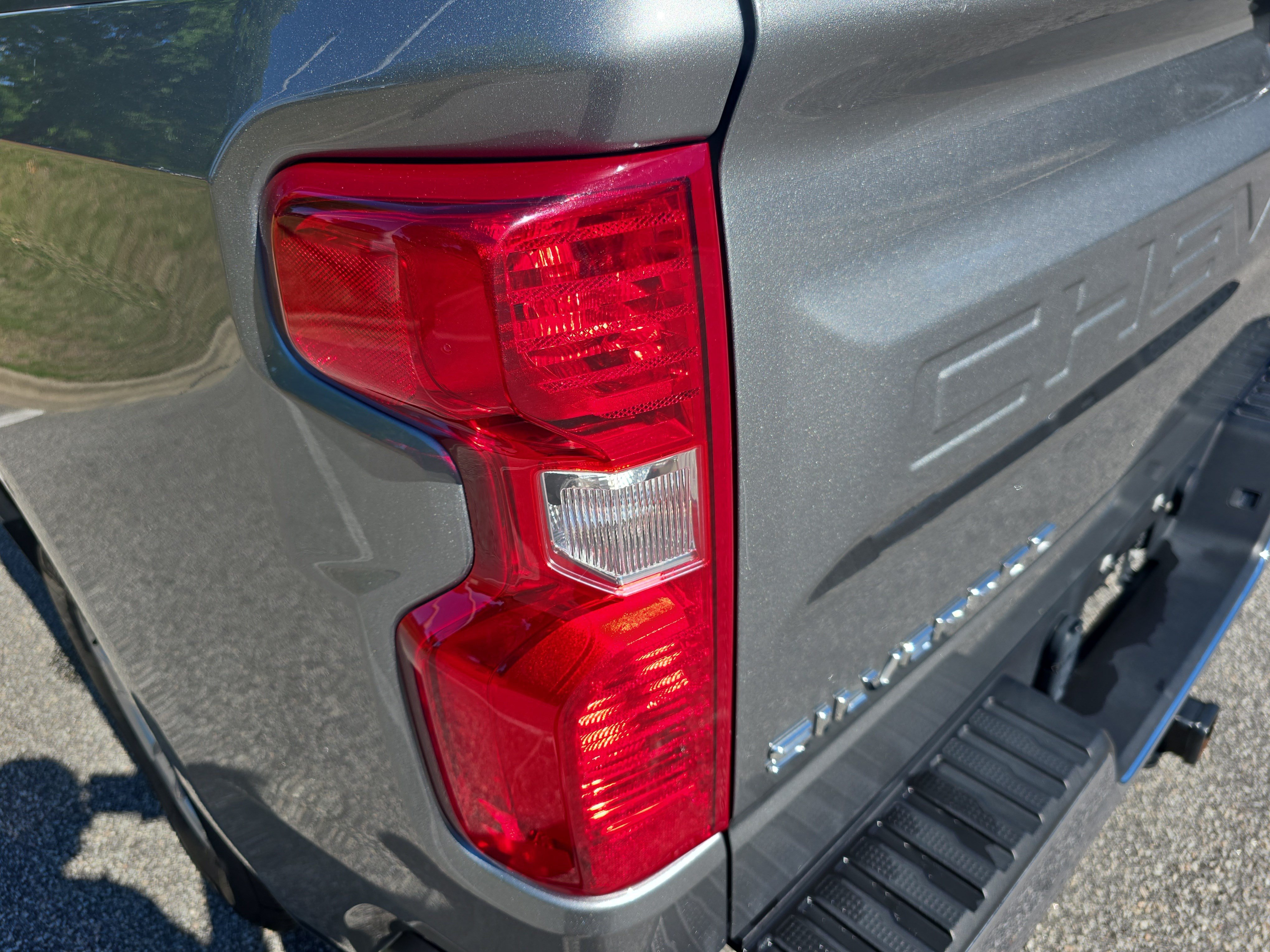 Used 2025 Chevrolet Silverado 1500 LT RWD image 31