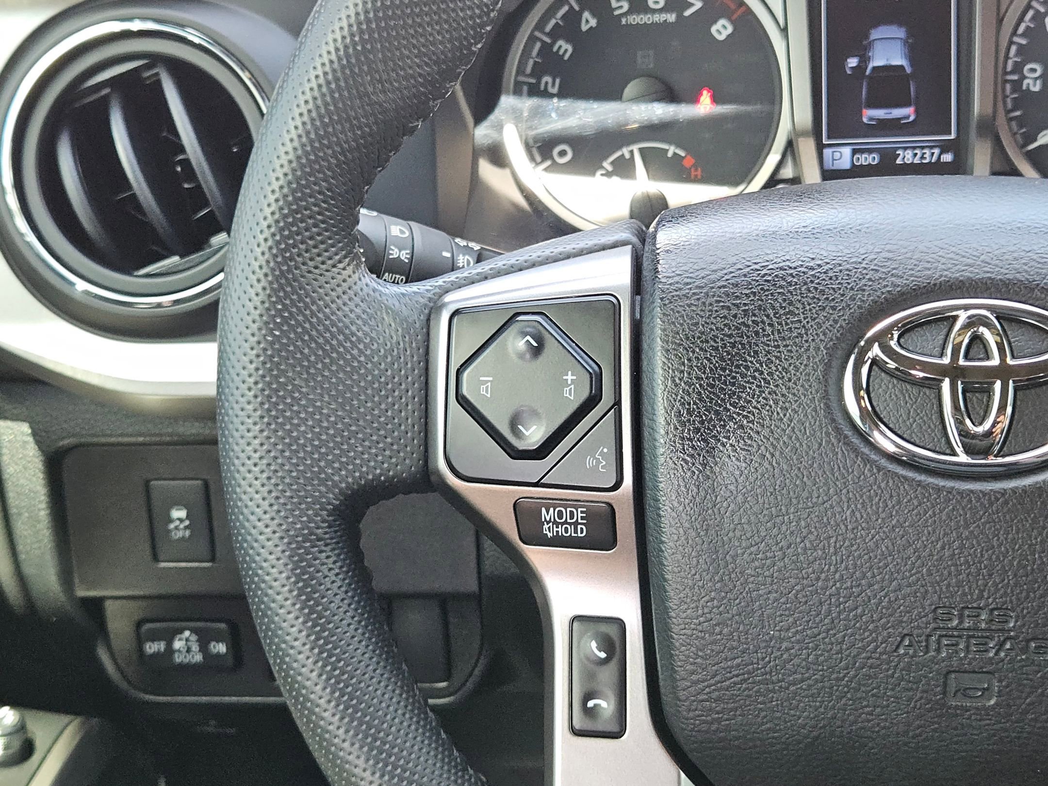 Used 2022 Toyota Tacoma Limited image 21