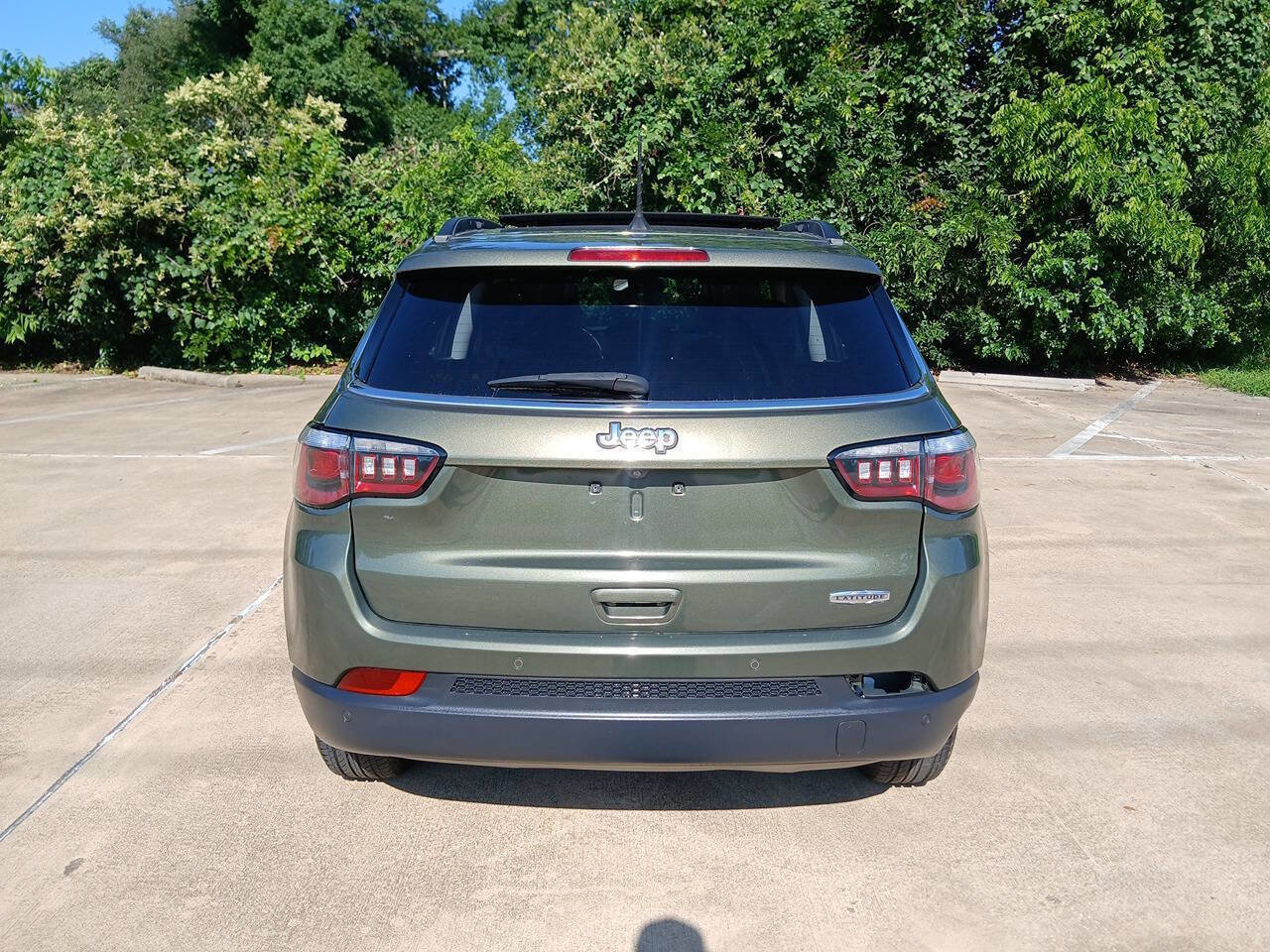 Used 2017 Jeep Compass Latitude w/ Popular Equipment Group FWD image 12