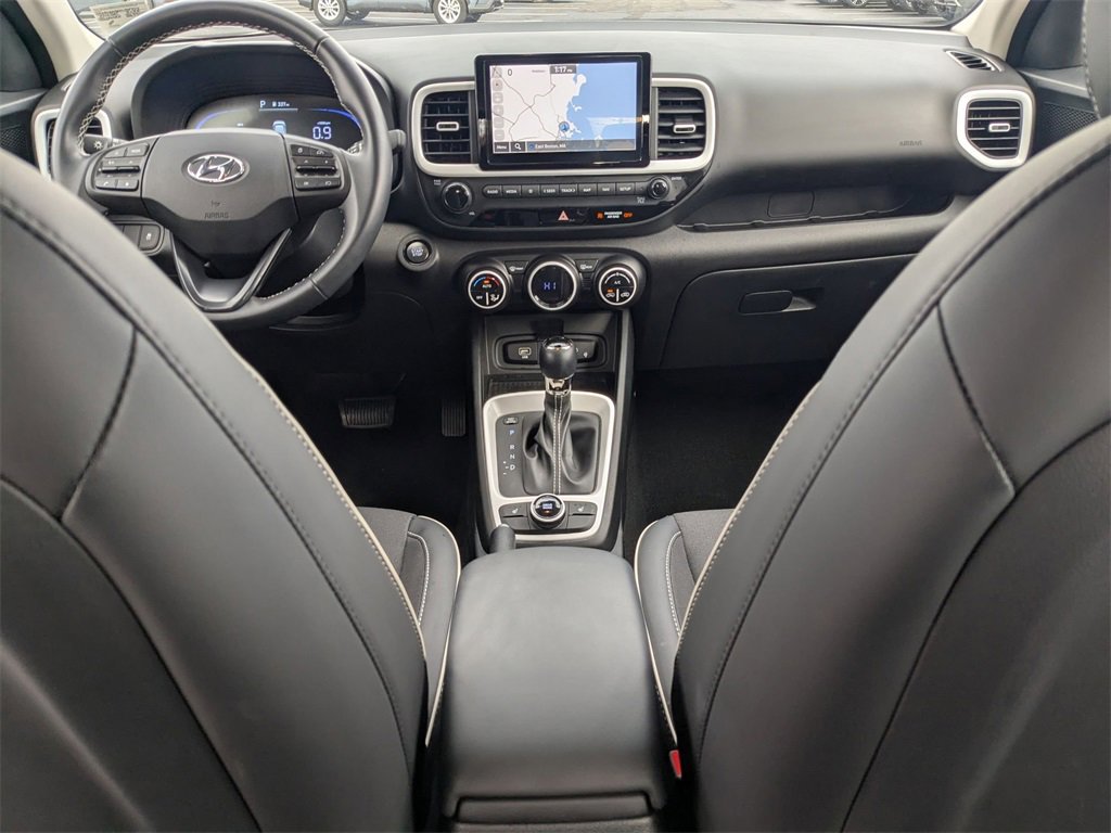 Used 2025 Hyundai Venue Limited image 30