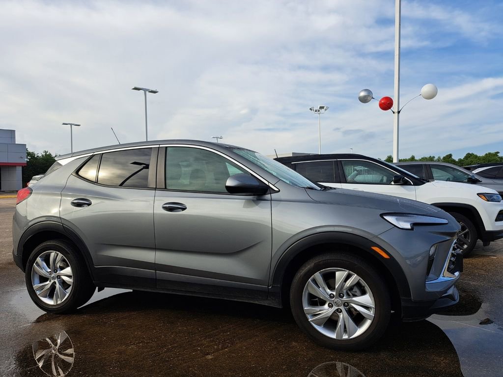 Used 2025 Buick Encore GX Preferred FWD image 2
