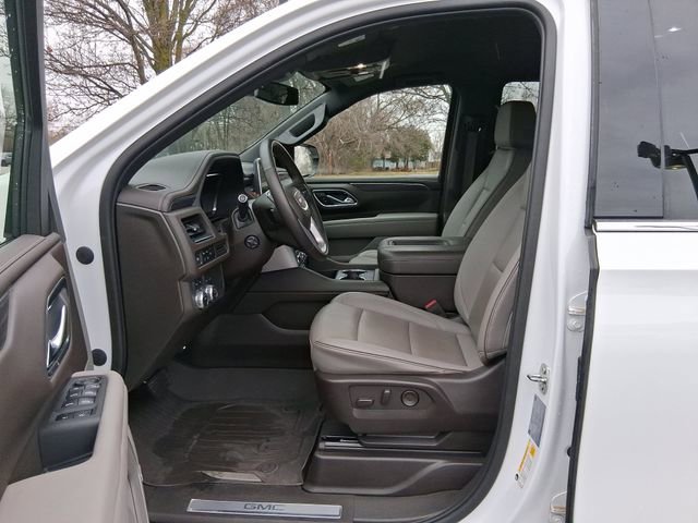 Used 2023 GMC Yukon SLT w/ SLT Luxury Package AWD/4WD image 11