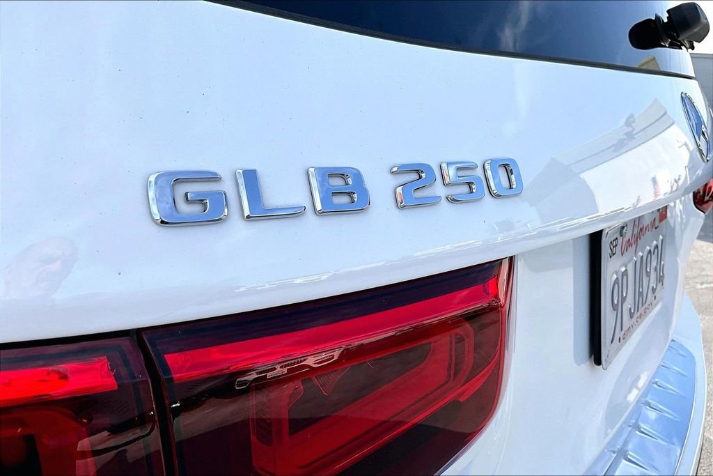 Used 2023 Mercedes-Benz GLB 250 w/ Premium Package image 22
