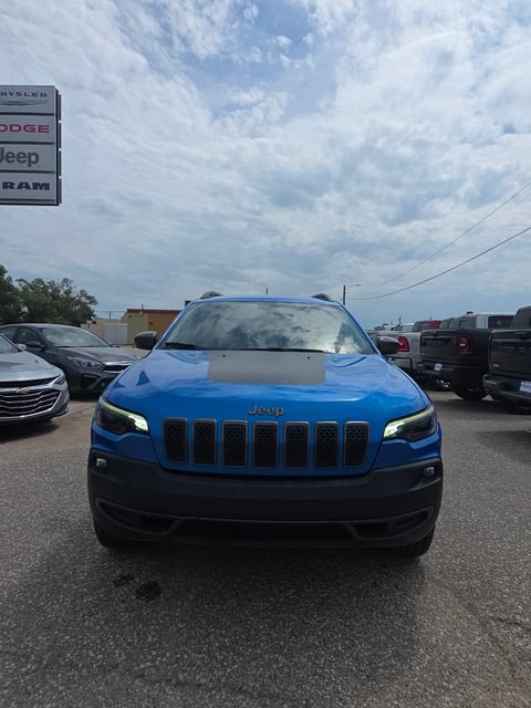 Used 2020 Jeep Cherokee Trailhawk w/ Cold Weather Group AWD/4WD image 2
