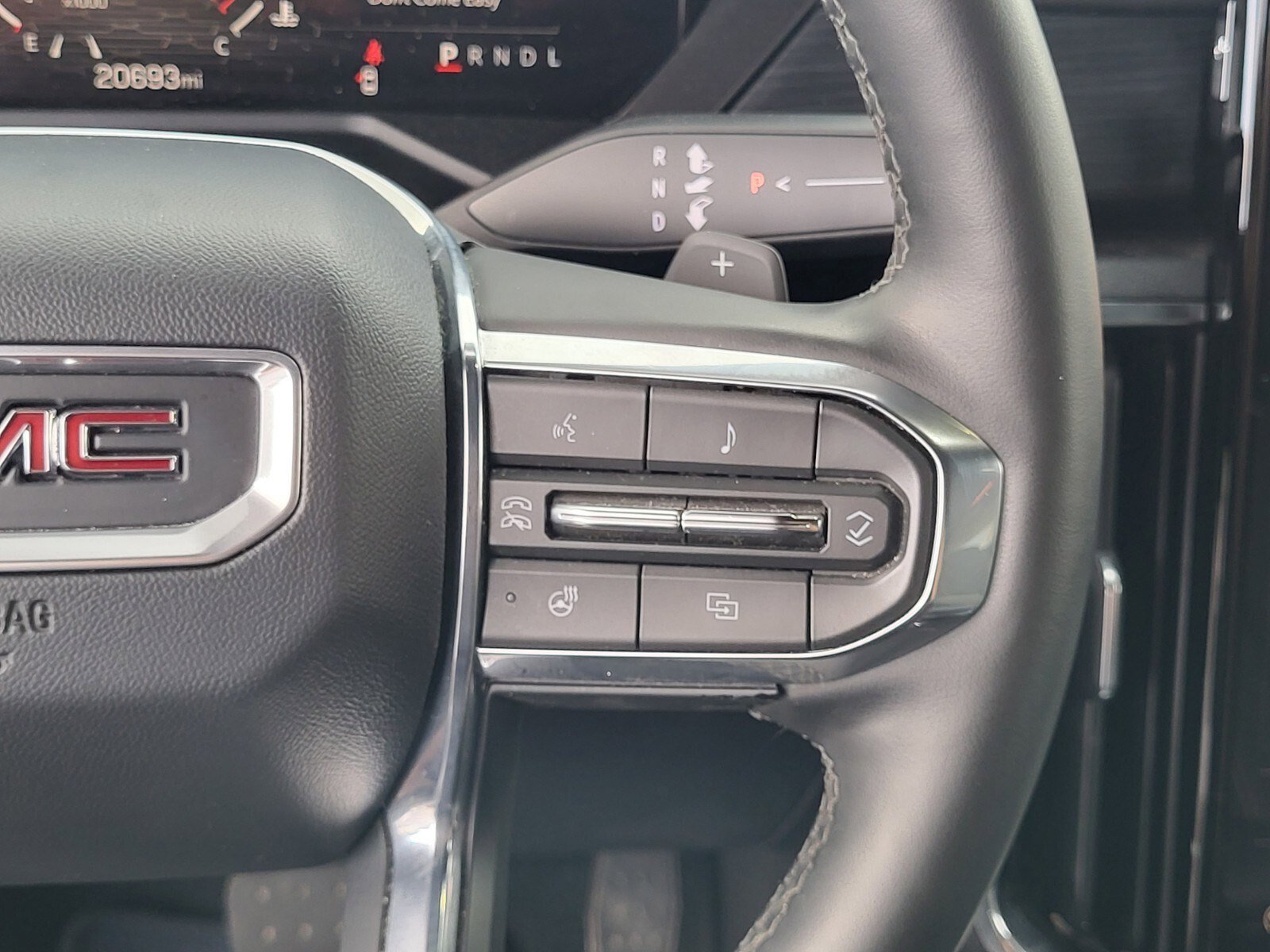 Used 2025 GMC Acadia Elevation FWD image 25
