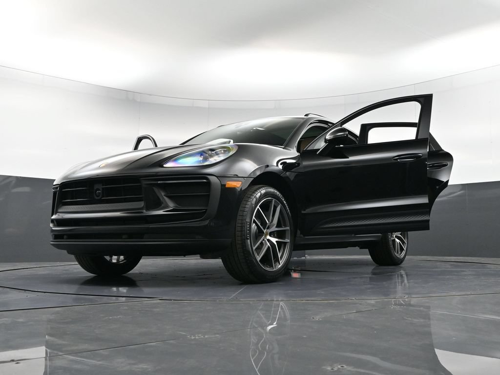 Certified 2026 Porsche Macan AWD/4WD image 39