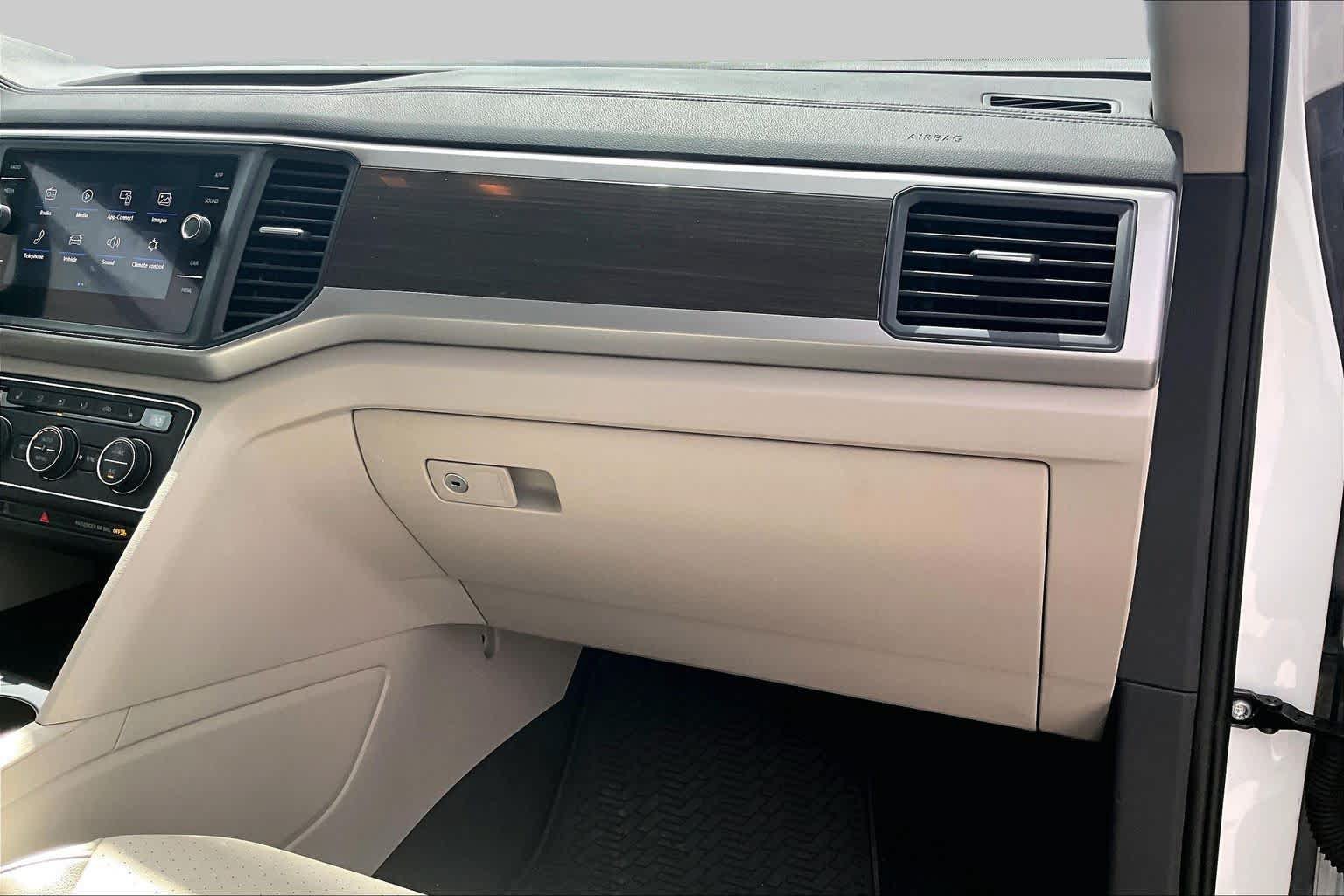 Used 2020 Volkswagen Atlas SE w/ Panoramic Sunroof Package FWD image 19