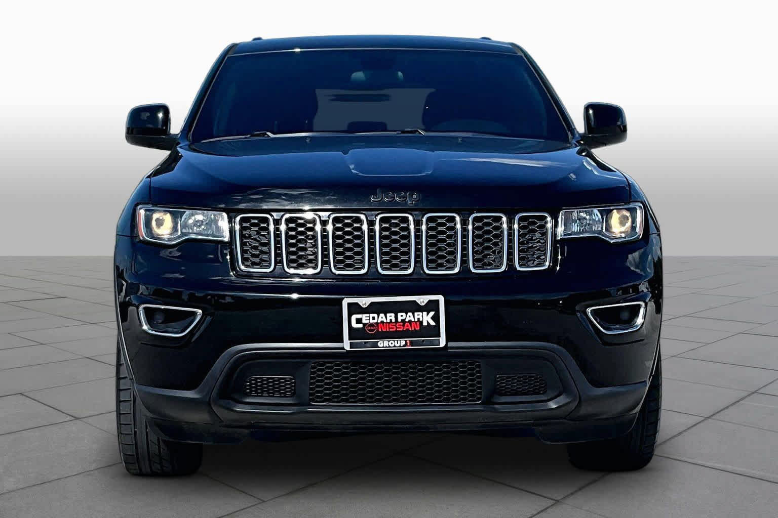 Used 2018 Jeep Grand Cherokee Laredo RWD image 4