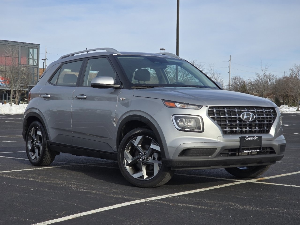 Used 2025 Hyundai Venue SEL video 2