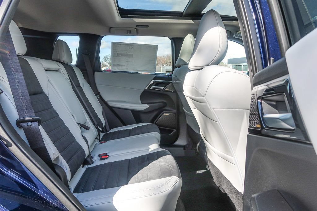 New 2026 Mitsubishi Outlander SE FWD image 14