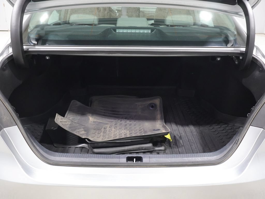 Used 2022 Toyota Camry XLE w/ Cold Weather Package FWD image 4