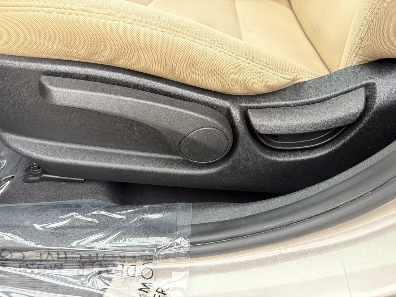 Used 2013 Hyundai Elantra GLS w/ Preferred Pkg FWD image 19