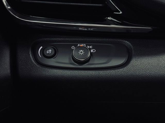 Used 2025 Buick Envista Sport Touring image 28