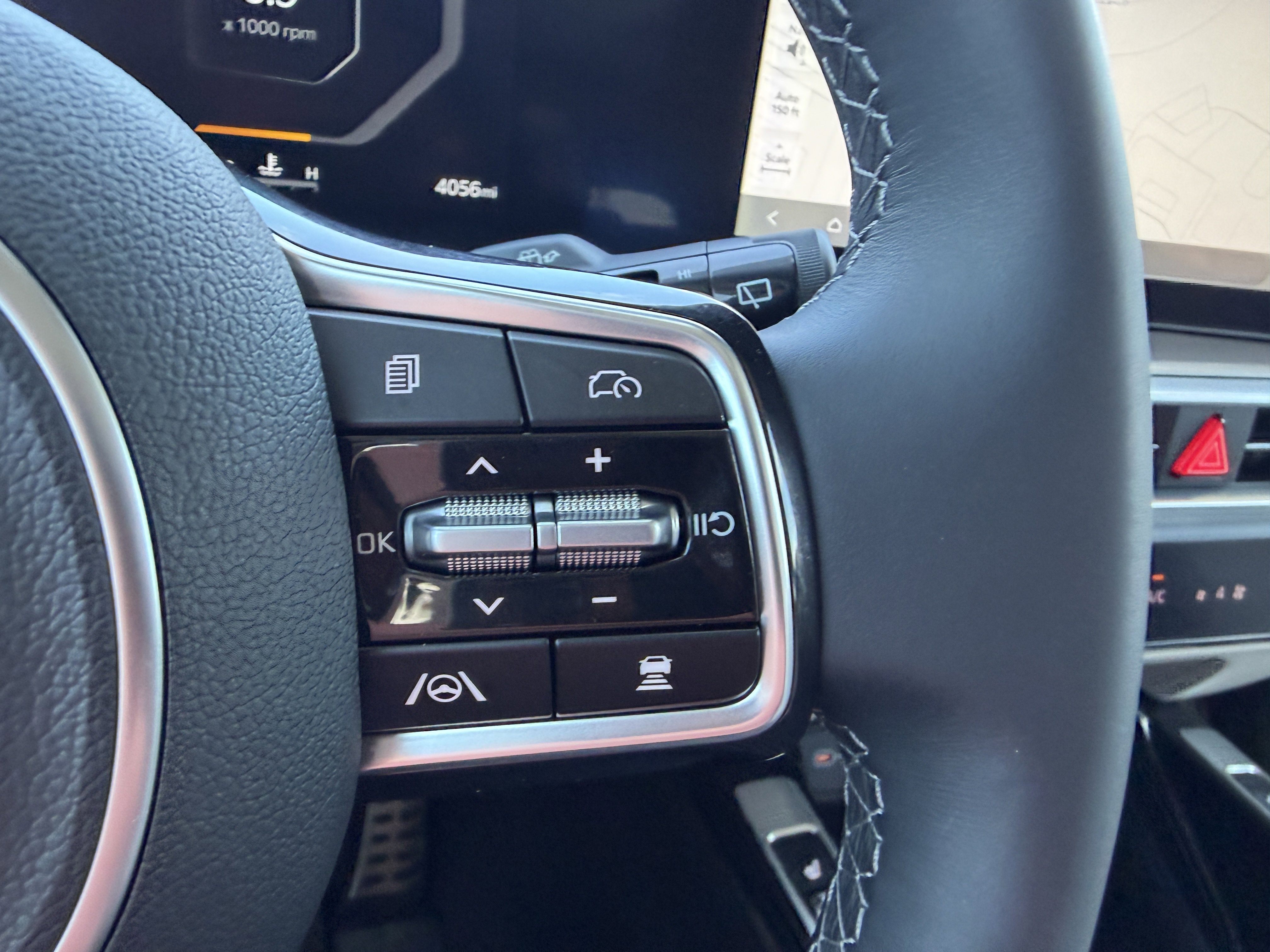 Used 2025 Kia Sorento SX image 33