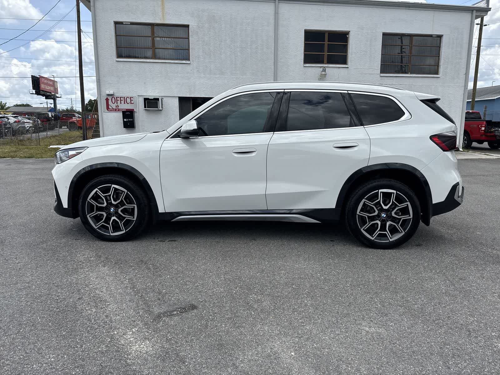 Used 2025 BMW X1 xDrive28i w/ Convenience Package AWD/4WD image 5