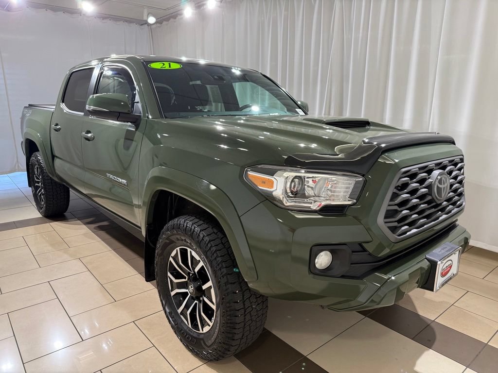Used 2021 Toyota Tacoma TRD Sport w/ TRD Premium Sport Package AWD/4WD image 7