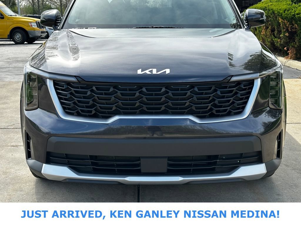 Used 2025 Kia Sorento LX FWD image 8