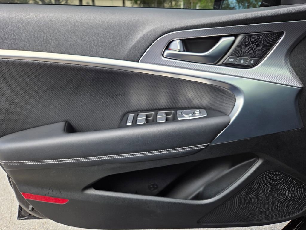 Used 2023 Genesis G70 3.3T image 23