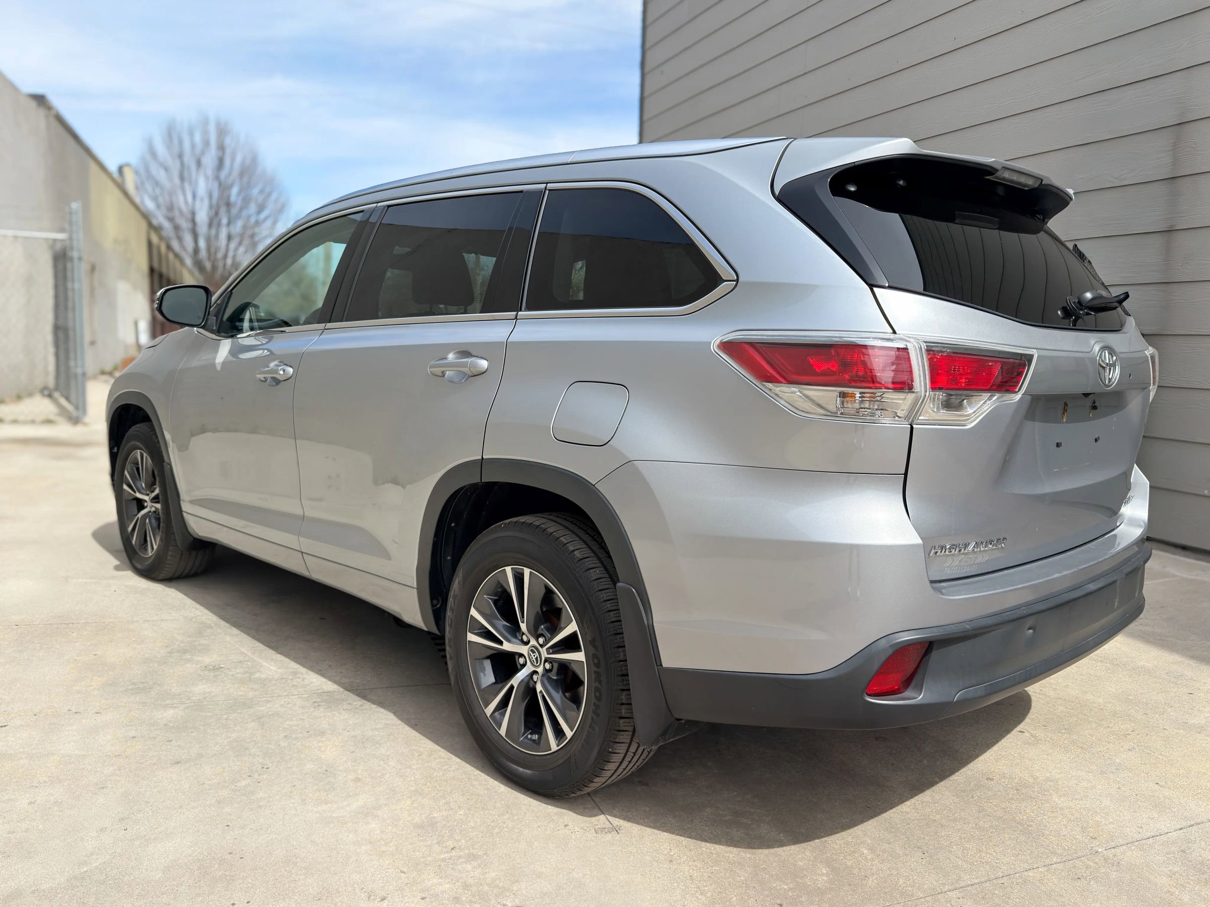 Used 2016 Toyota Highlander XLE image 5
