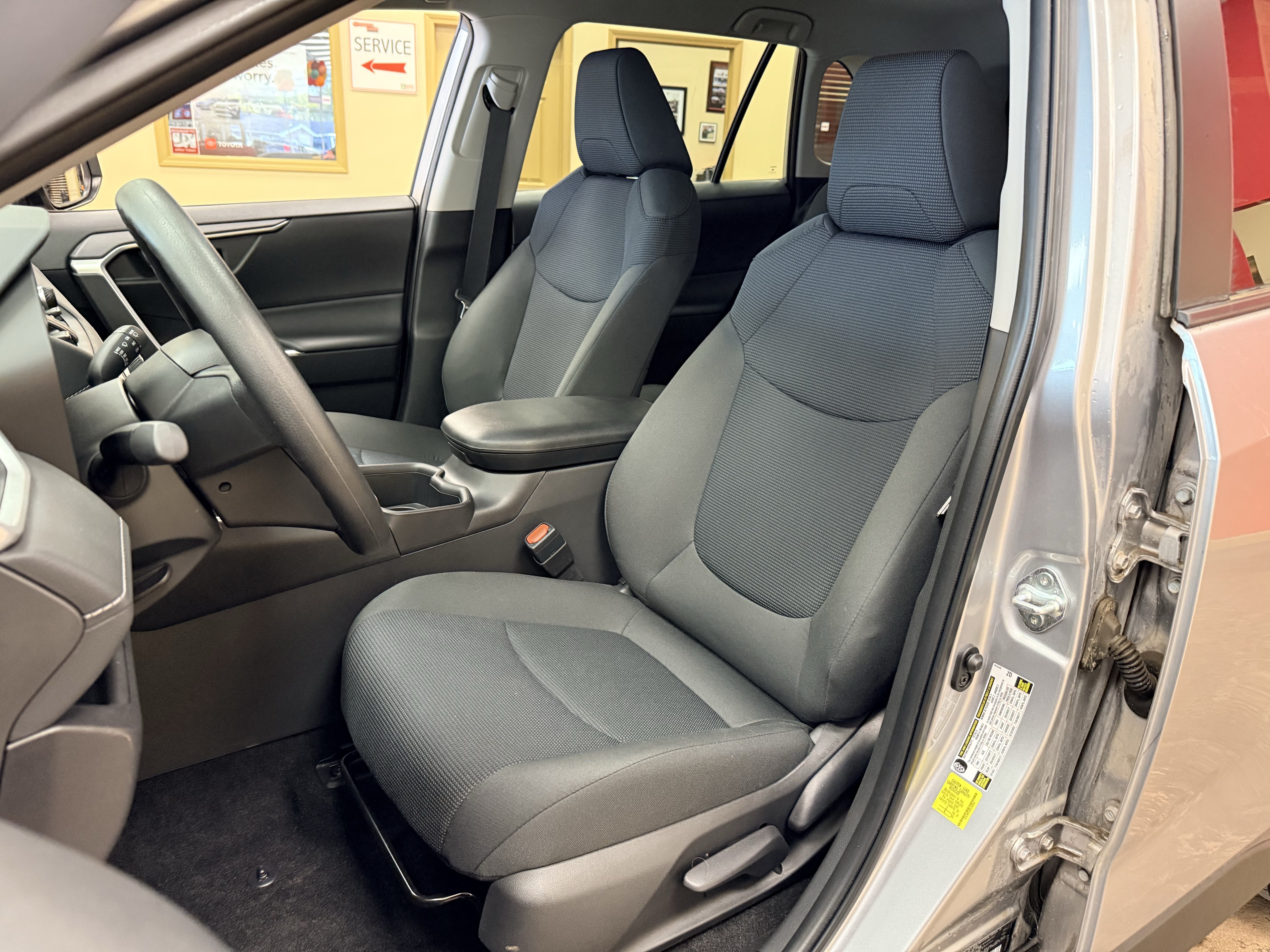 Used 2024 Toyota RAV4 LE AWD/4WD image 7