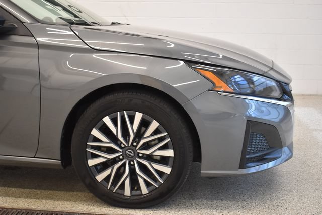 Used 2025 Nissan Altima 2.5 SV FWD image 13