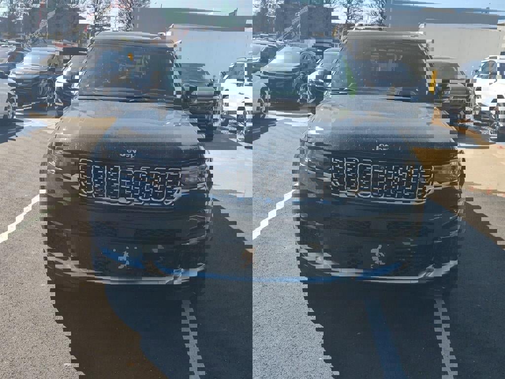 Used 2021 Jeep Grand Cherokee L Summit w/ Advanced Protech Group IV image 2