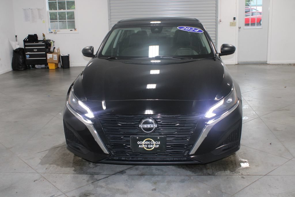 Used 2024 Nissan Altima 2.5 SV FWD image 3