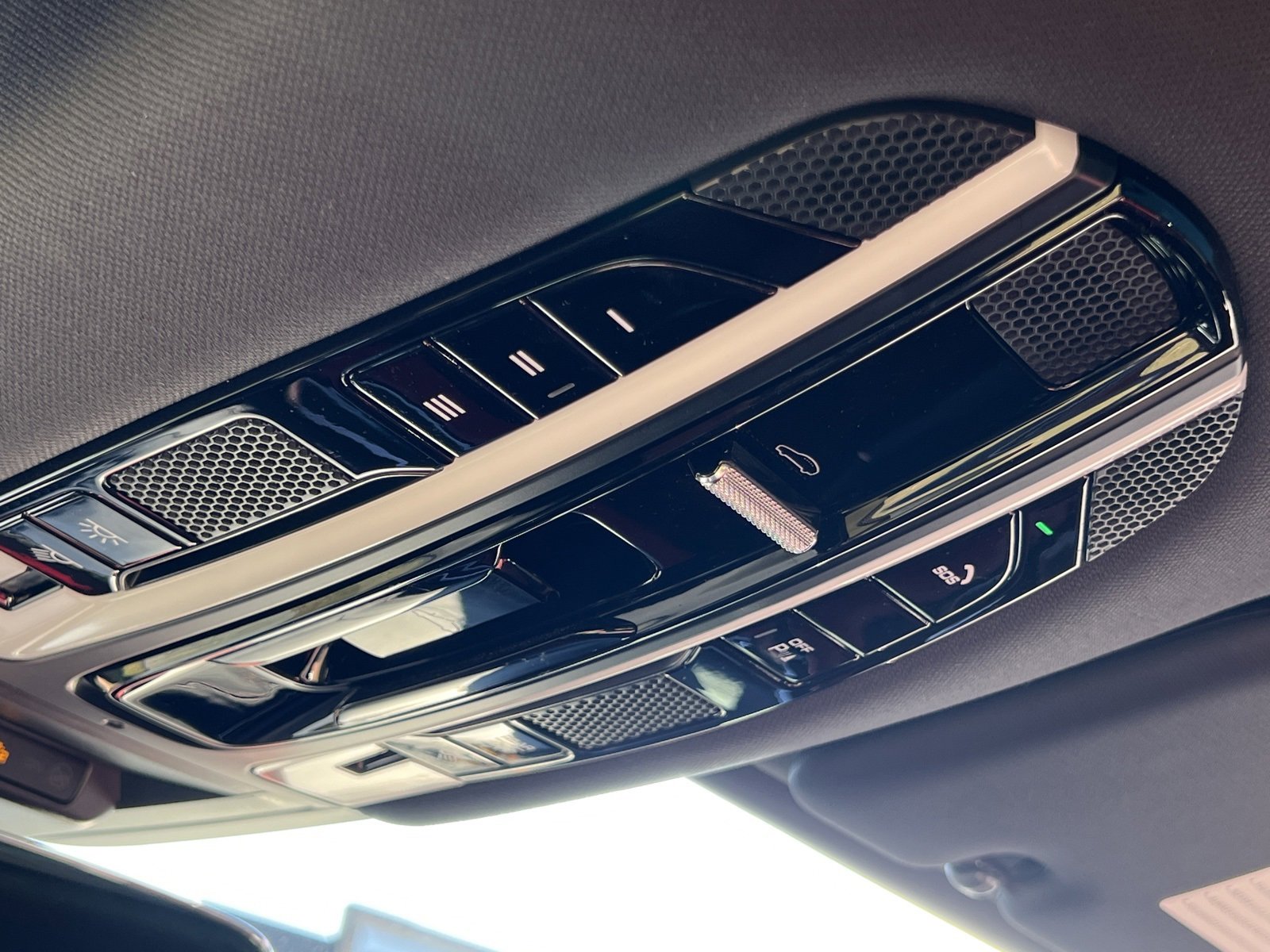 Certified 2022 Porsche Cayenne S Platinum image 34