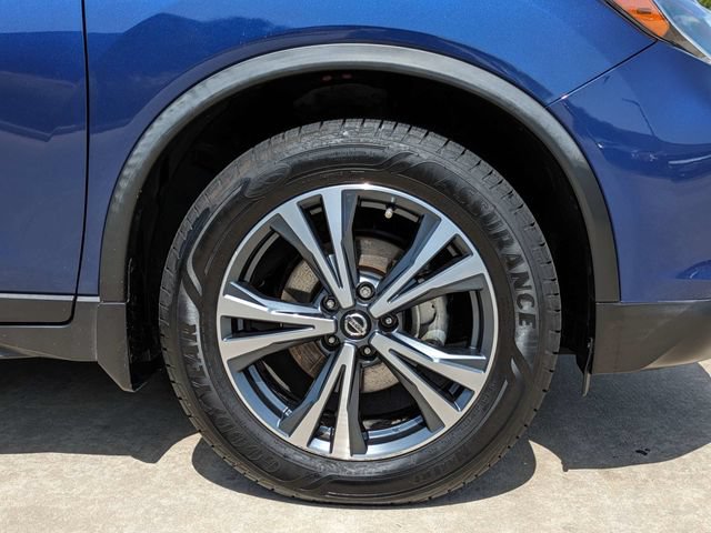 Used 2019 Nissan Rogue SV w/ Premium Package FWD image 12