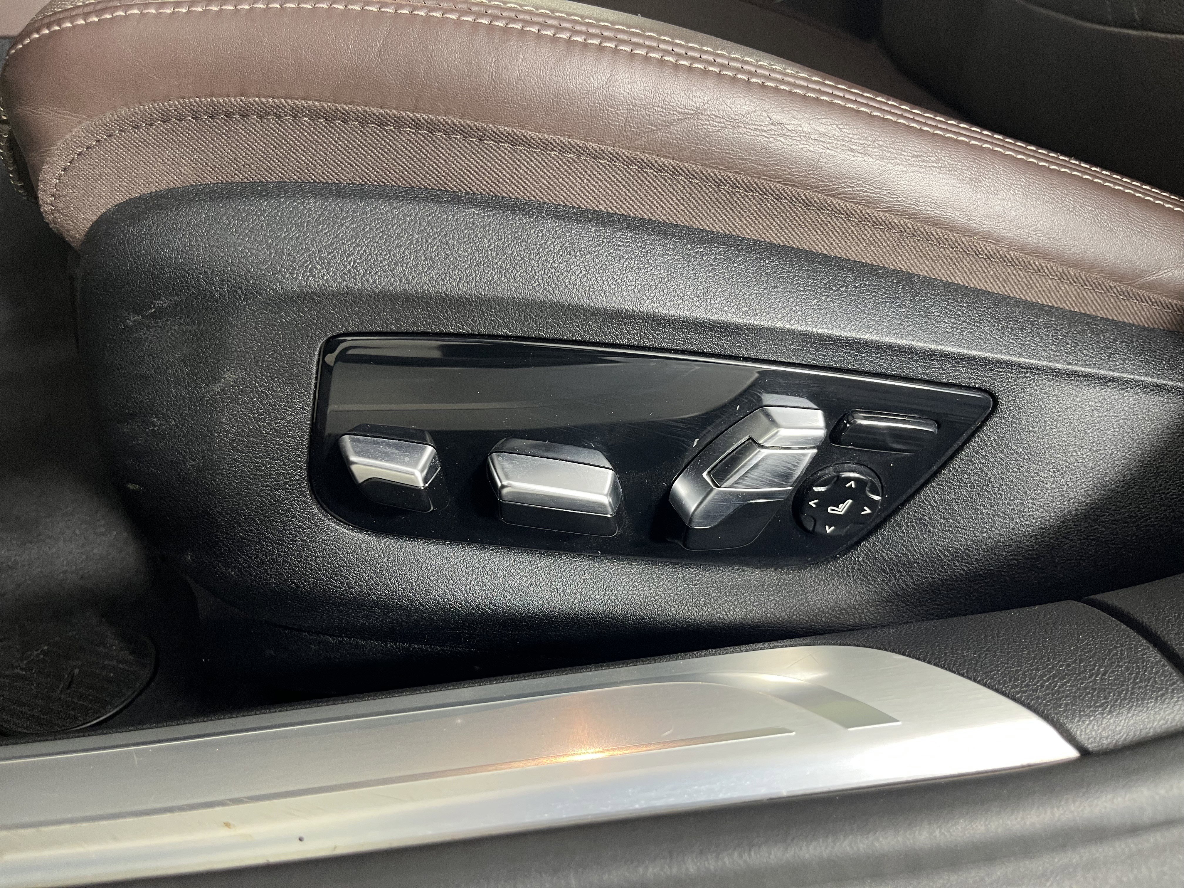 Used 2020 BMW 740i xDrive w/ Premium Package image 20