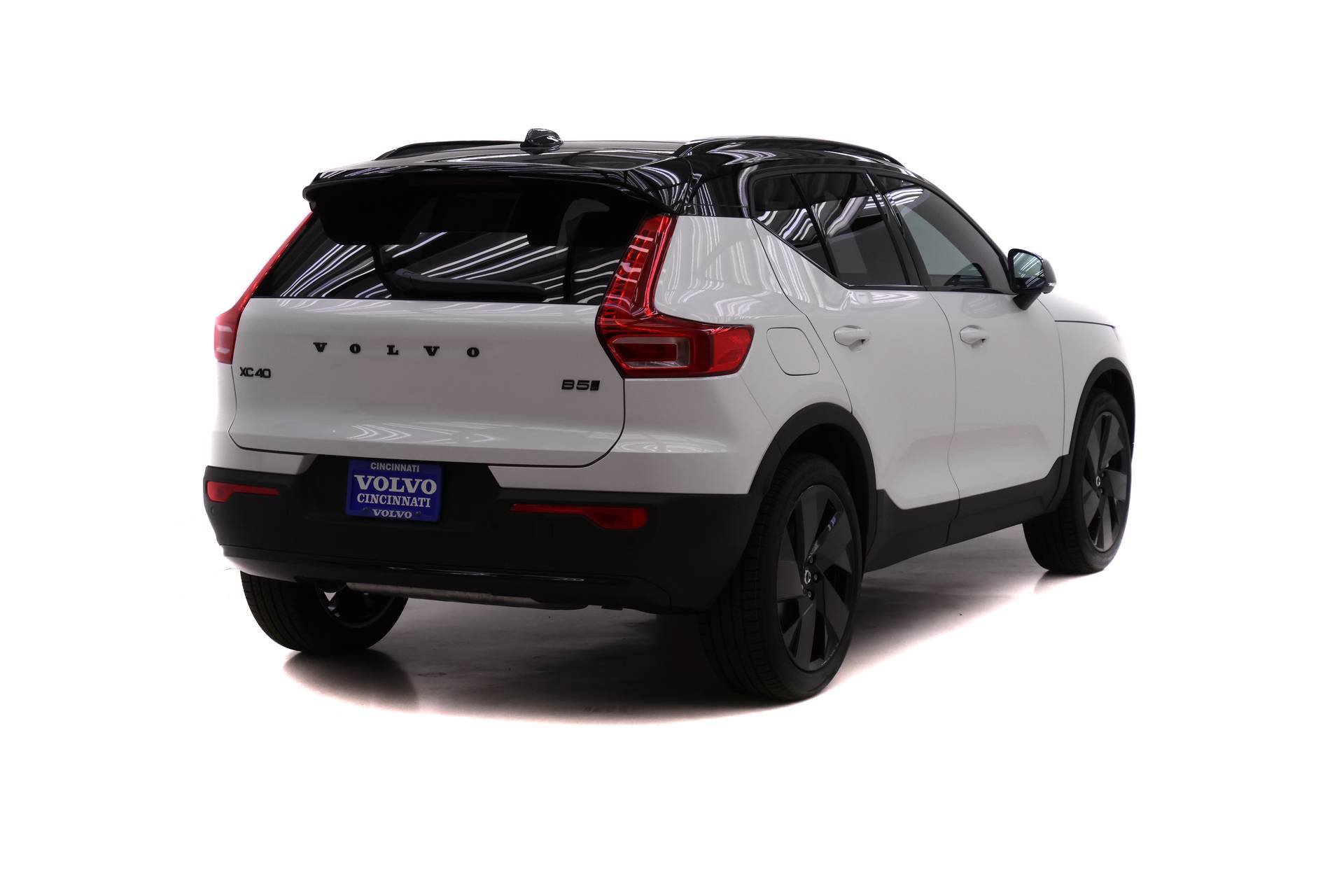New 2026 Volvo XC40 B5 Ultra w/ Protection Package Premier AWD/4WD image 4