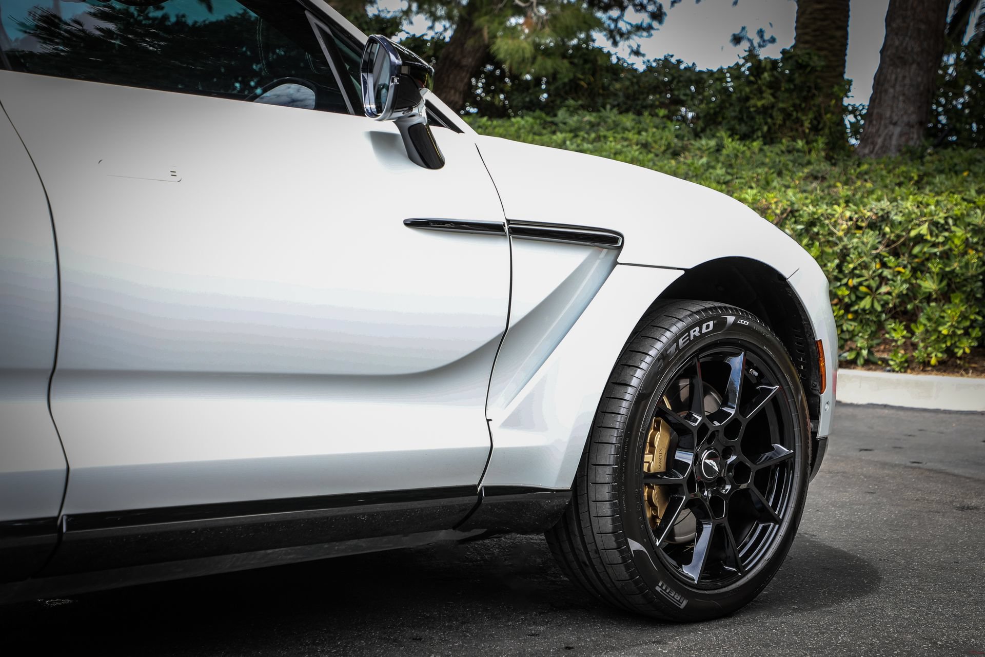 Used 2022 Aston Martin DBX AWD/4WD image 8