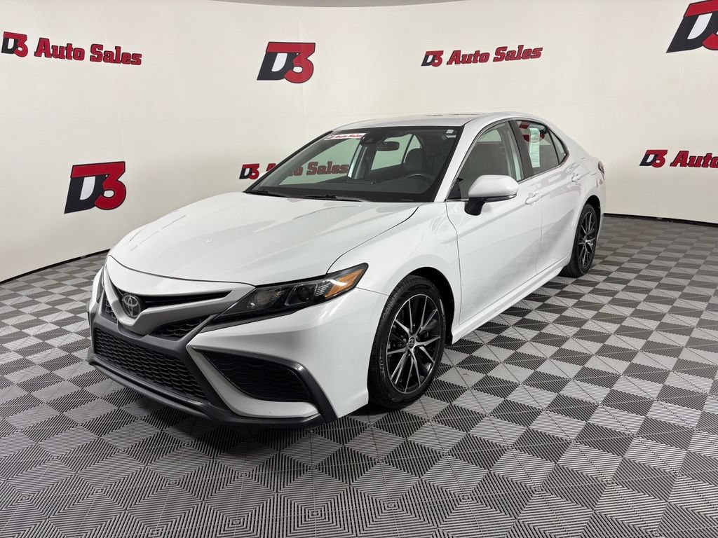 Used 2023 Toyota Camry SE FWD image 2