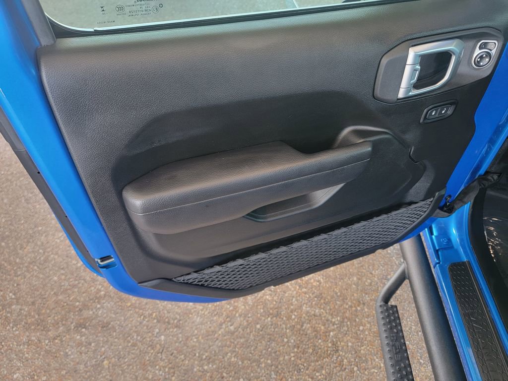 Used 2024 Jeep Wrangler Unlimited Rubicon w/ Technology Group image 11