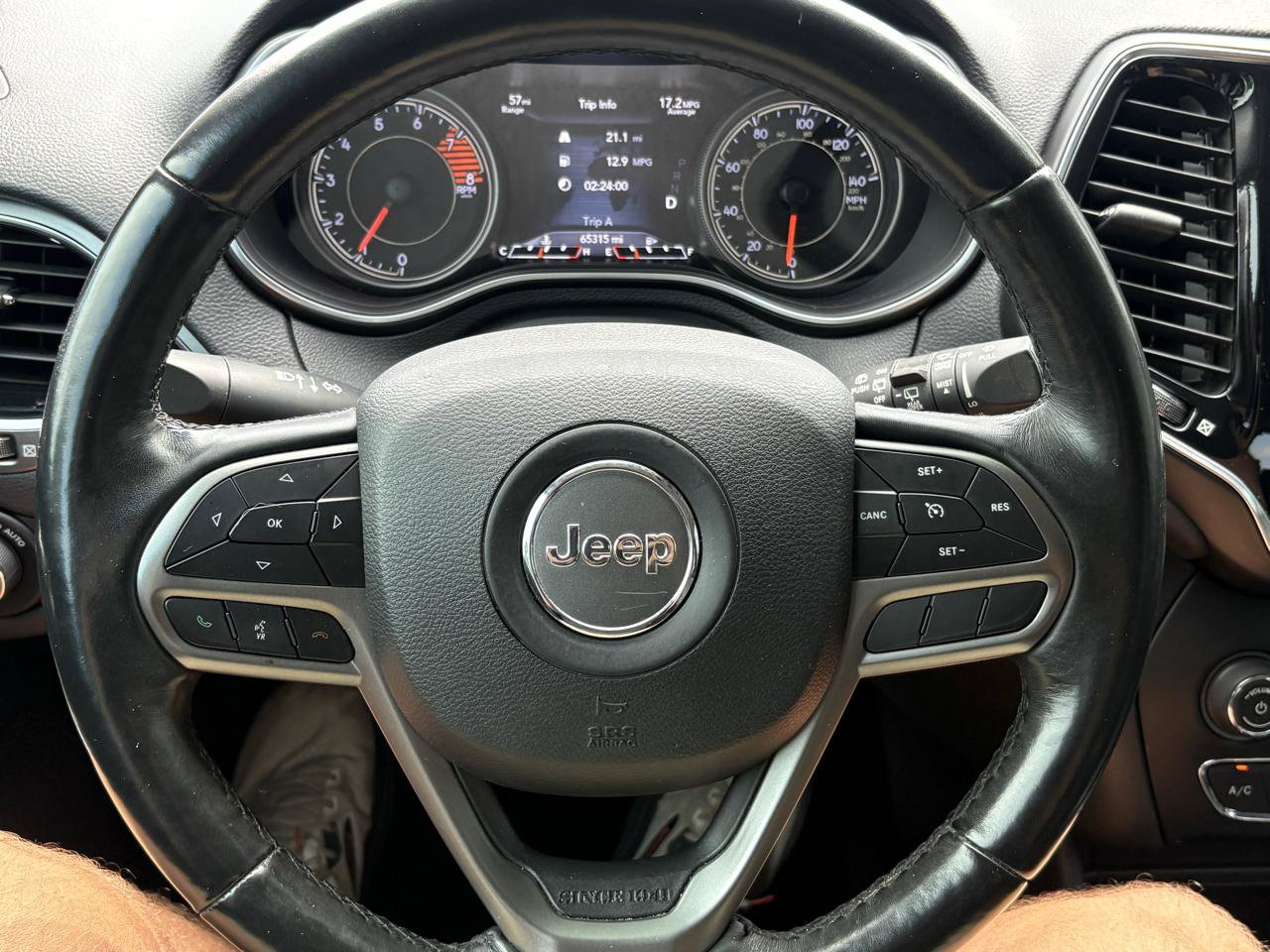 Used 2019 Jeep Cherokee Limited AWD/4WD image 19