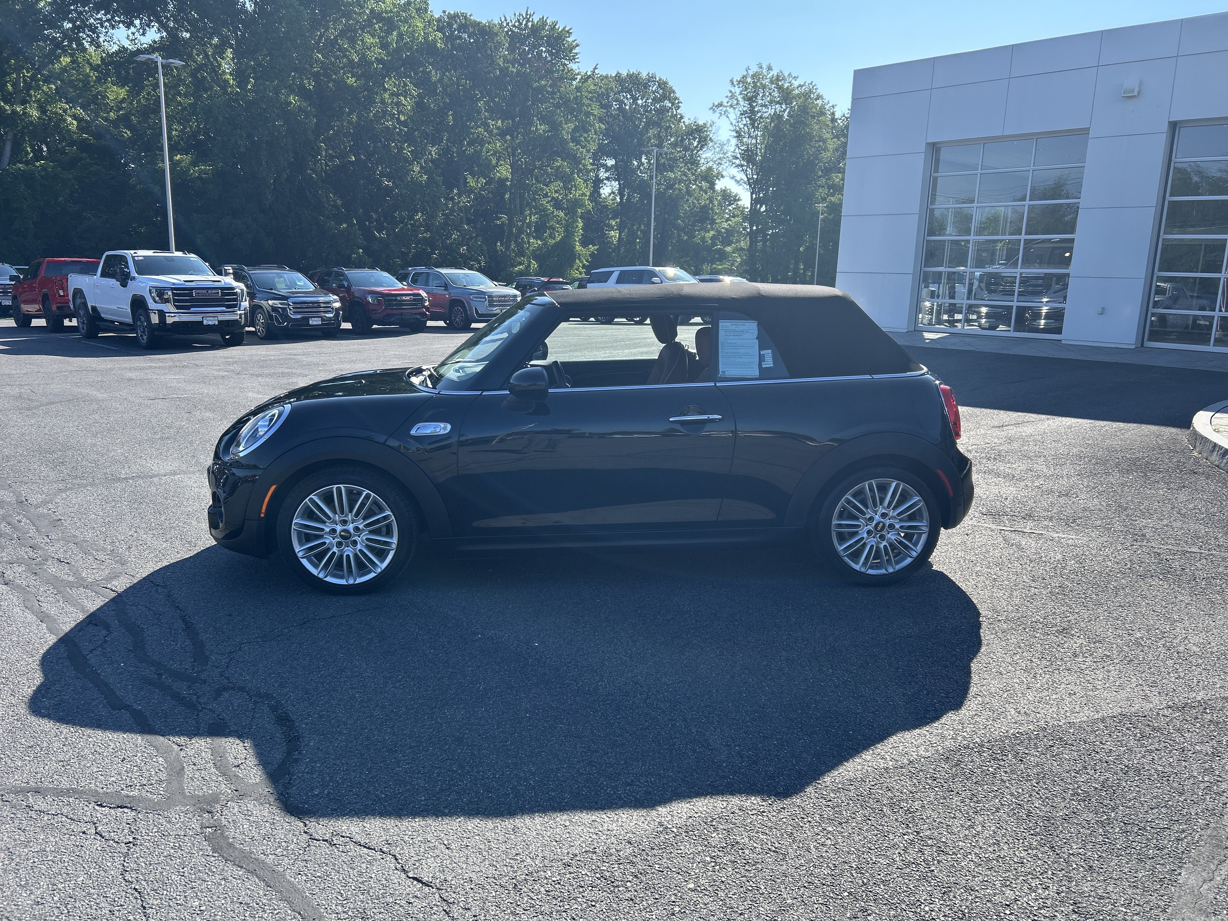 Used 2019 MINI Cooper S w/ Signature Upholstery Package FWD image 2