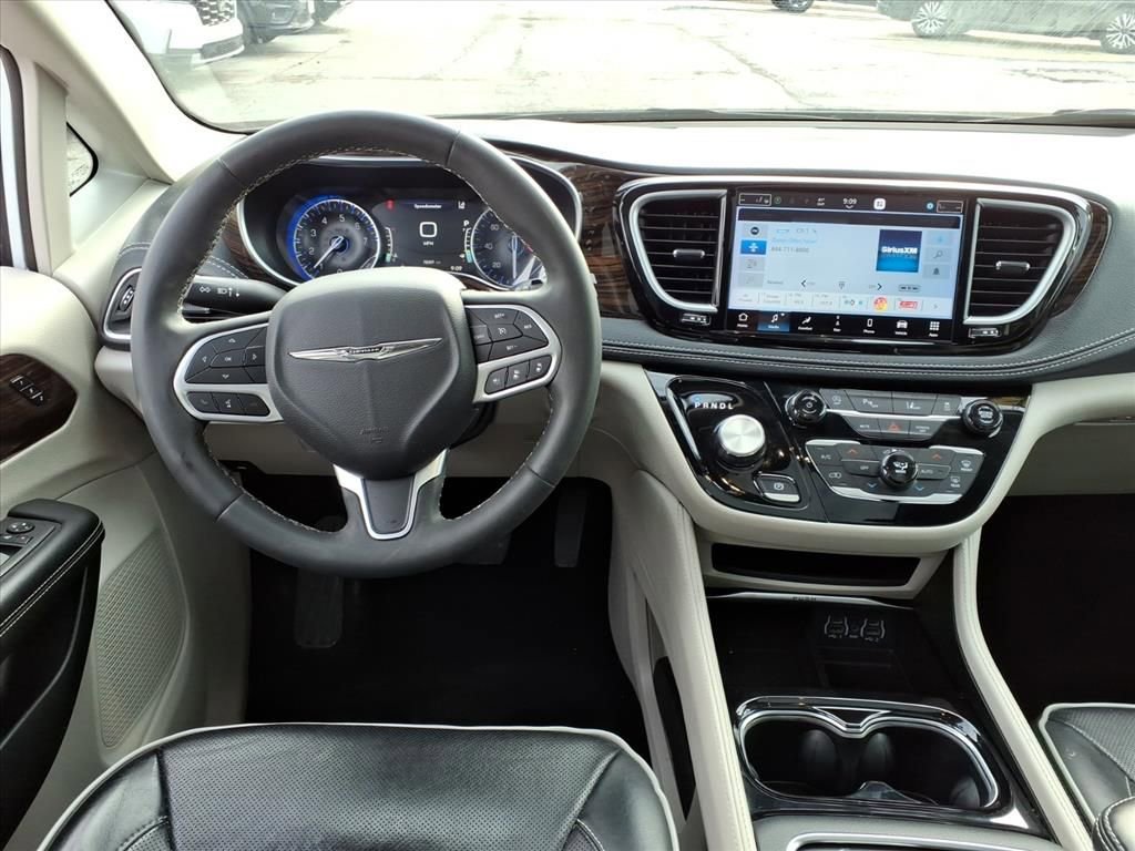 Certified 2023 Chrysler Pacifica Limited image 15