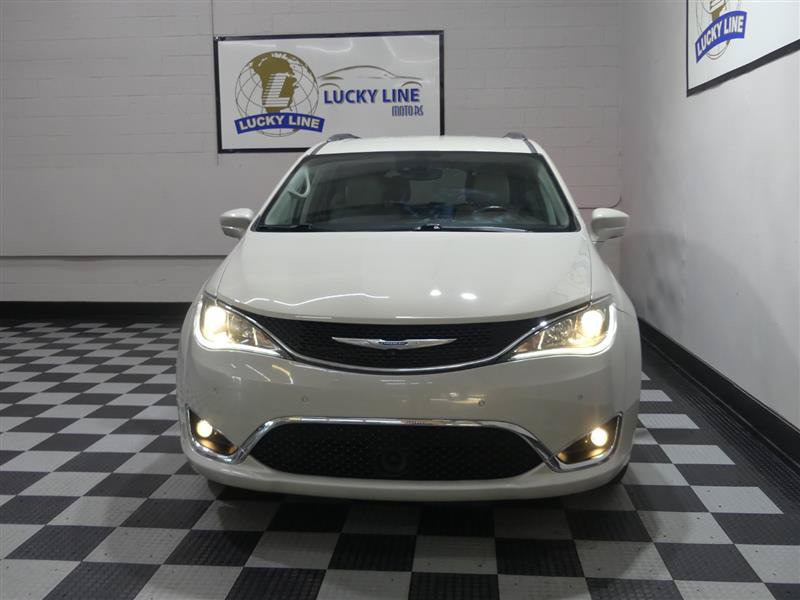 Used 2020 Chrysler Pacifica Touring-L w/ Tire & Wheel Group FWD image 2